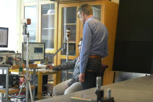 Two researchers in the 5G lab